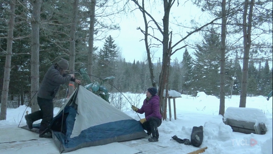 Le Randonneur Masqué - Camping d'hiver dans la cour arrière